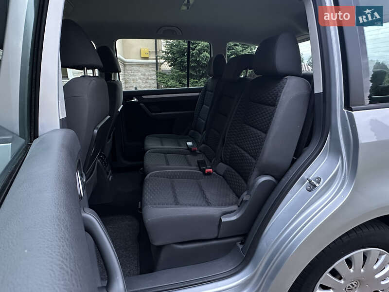 Минивэн Volkswagen Touran 2007 в Сарнах