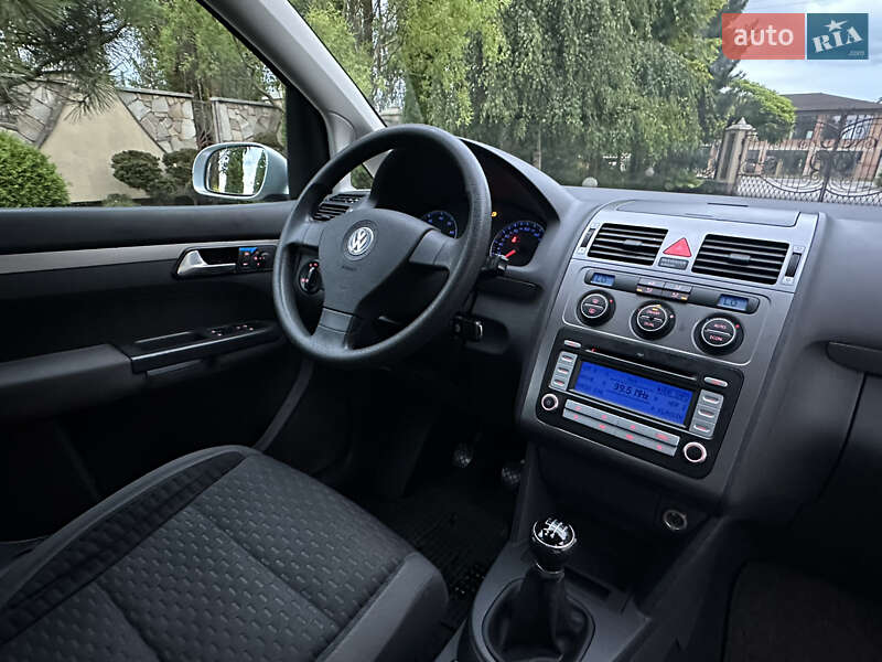 Минивэн Volkswagen Touran 2007 в Сарнах