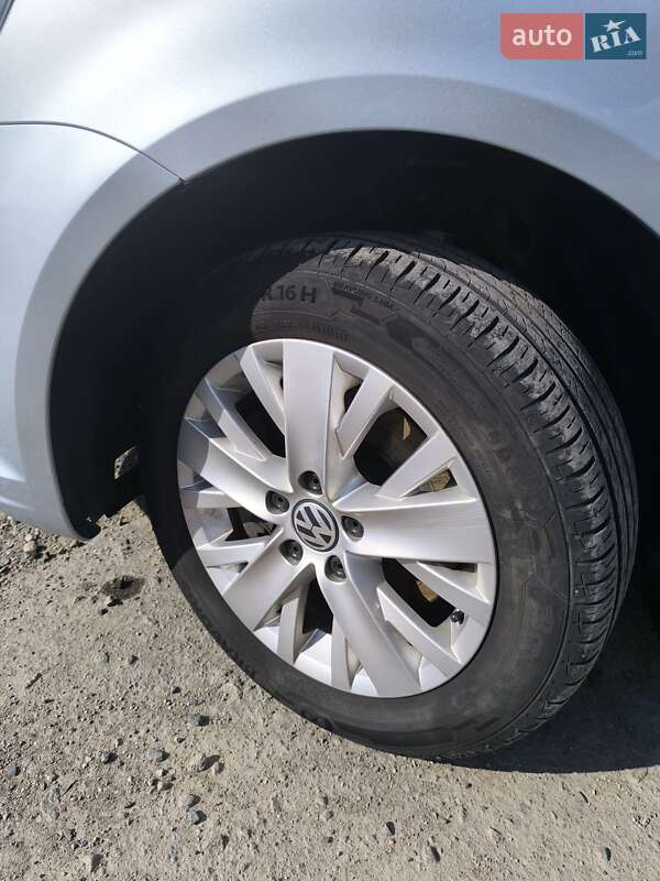 Минивэн Volkswagen Touran 2013 в Кривом Роге