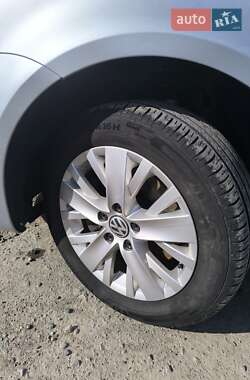 Мінівен Volkswagen Touran 2013 в 