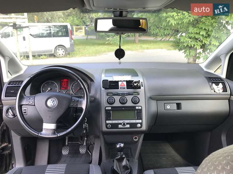 Мінівен Volkswagen Touran 2008 в Херсоні