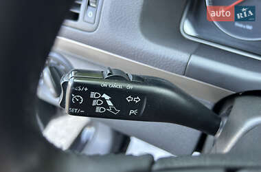 Минивэн Volkswagen Touran 2009 в 