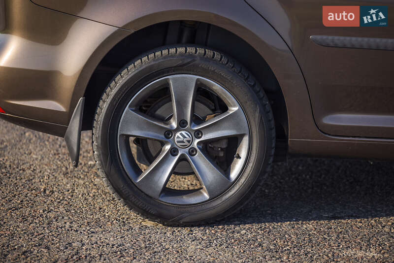 Мінівен Volkswagen Touran 2014 в Золочеві