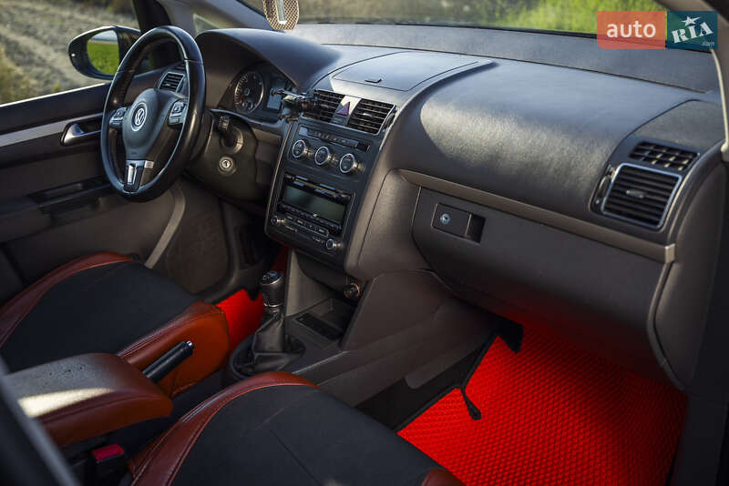 Мінівен Volkswagen Touran 2014 в Золочеві
