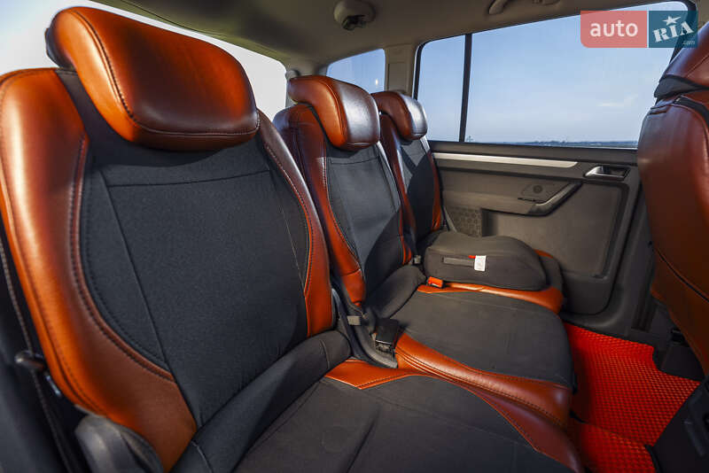 Мінівен Volkswagen Touran 2014 в Золочеві