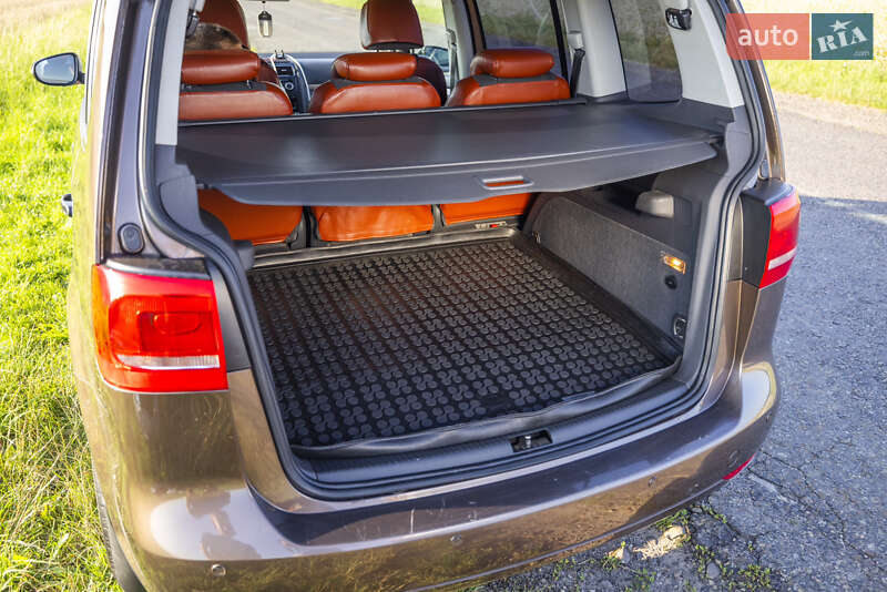 Мінівен Volkswagen Touran 2014 в Золочеві