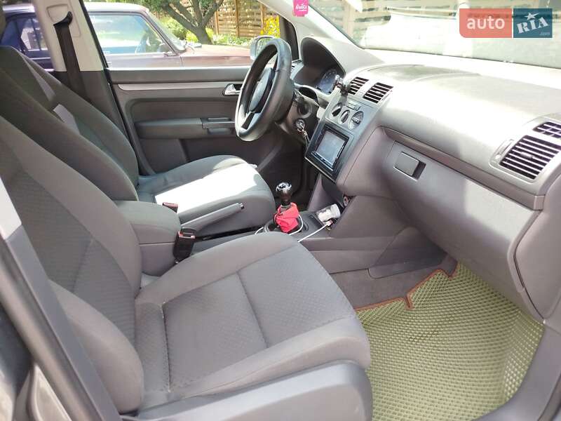 Минивэн Volkswagen Touran 2004 в Киеве