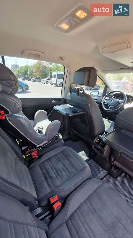 Микровэн Volkswagen Touran 2016 в Запорожье