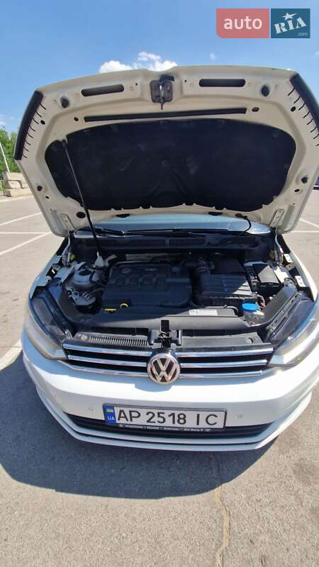 Микровэн Volkswagen Touran 2016 в Запорожье
