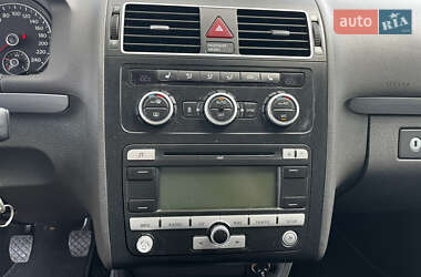 Мінівен Volkswagen Touran 2014 в 
