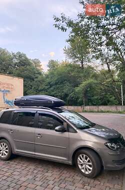 Седан Volkswagen Touran 2010 в Черновцах