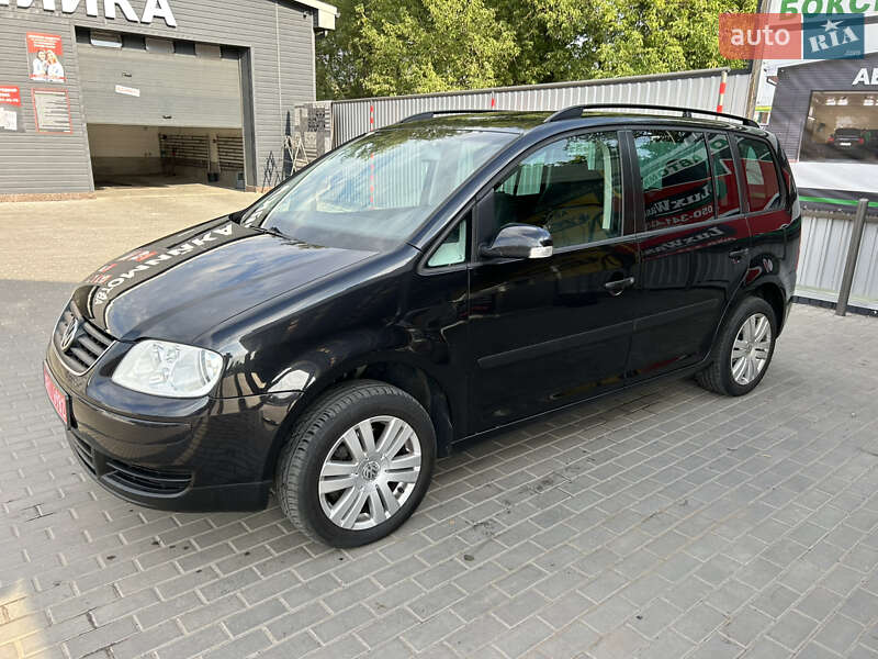 Минивэн Volkswagen Touran 2004 в Александрие