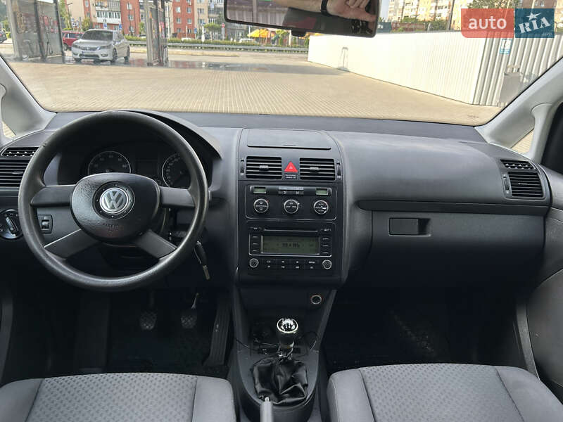 Минивэн Volkswagen Touran 2004 в Александрие