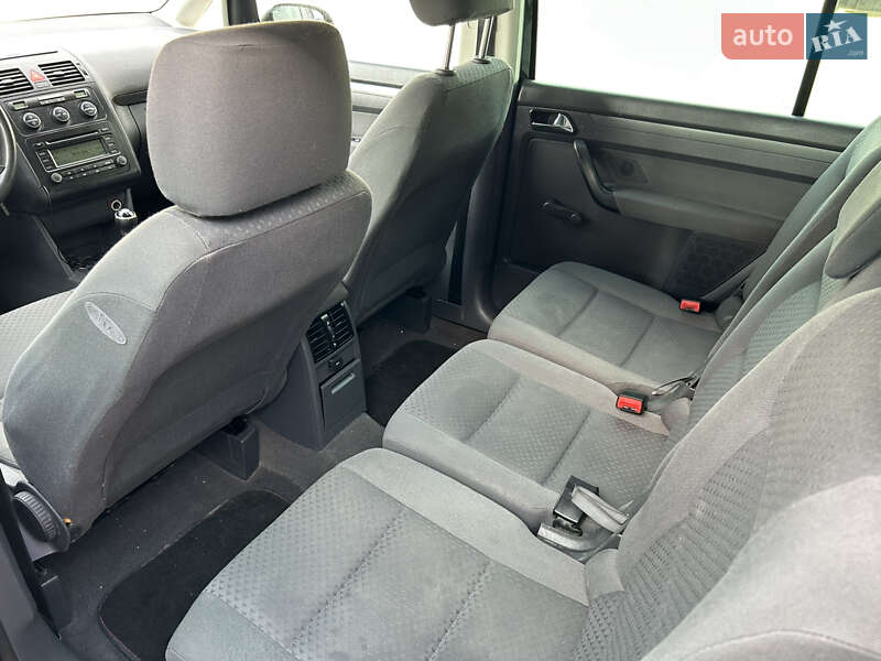 Минивэн Volkswagen Touran 2004 в Александрие
