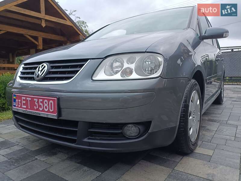 Минивэн Volkswagen Touran 2004 в Косове
