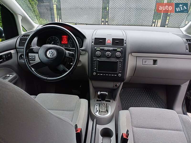 Минивэн Volkswagen Touran 2004 в Косове