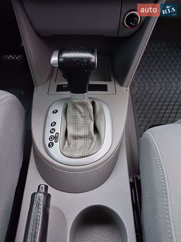 Минивэн Volkswagen Touran 2004 в Косове