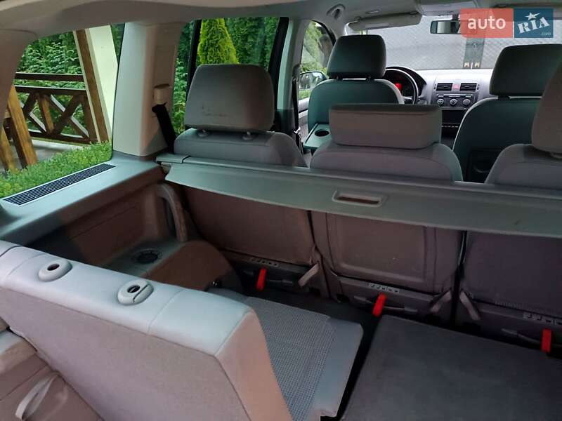 Минивэн Volkswagen Touran 2004 в Косове