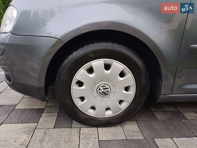 Минивэн Volkswagen Touran 2004 в Косове