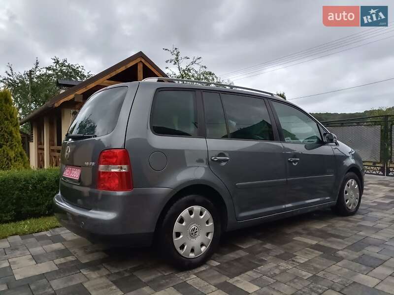 Минивэн Volkswagen Touran 2004 в Косове