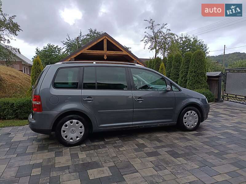 Минивэн Volkswagen Touran 2004 в Косове