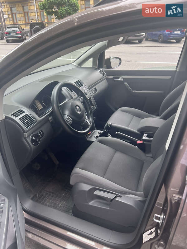 Минивэн Volkswagen Touran 2013 в Киеве фото 3 Минивэн Volkswagen Touran 2013 в Киеве