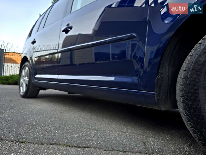 Мінівен Volkswagen Touran 2009 в Полтаві