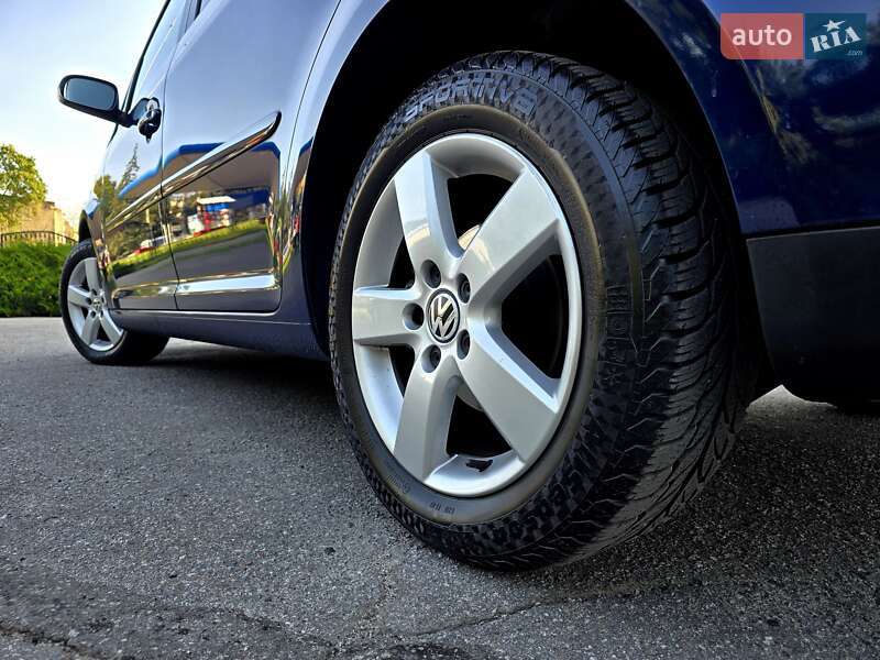 Мінівен Volkswagen Touran 2009 в Полтаві