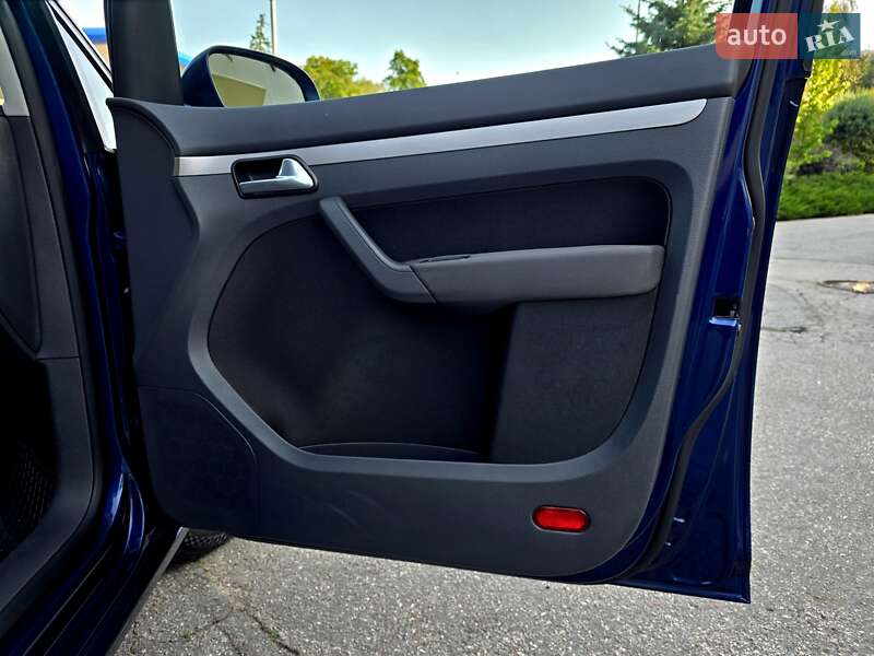 Мінівен Volkswagen Touran 2009 в Полтаві