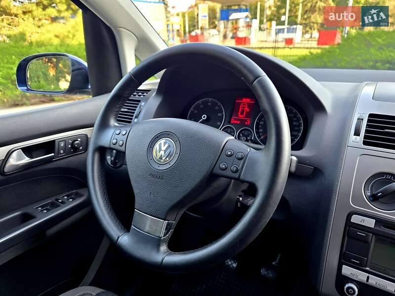Мінівен Volkswagen Touran 2009 в Полтаві