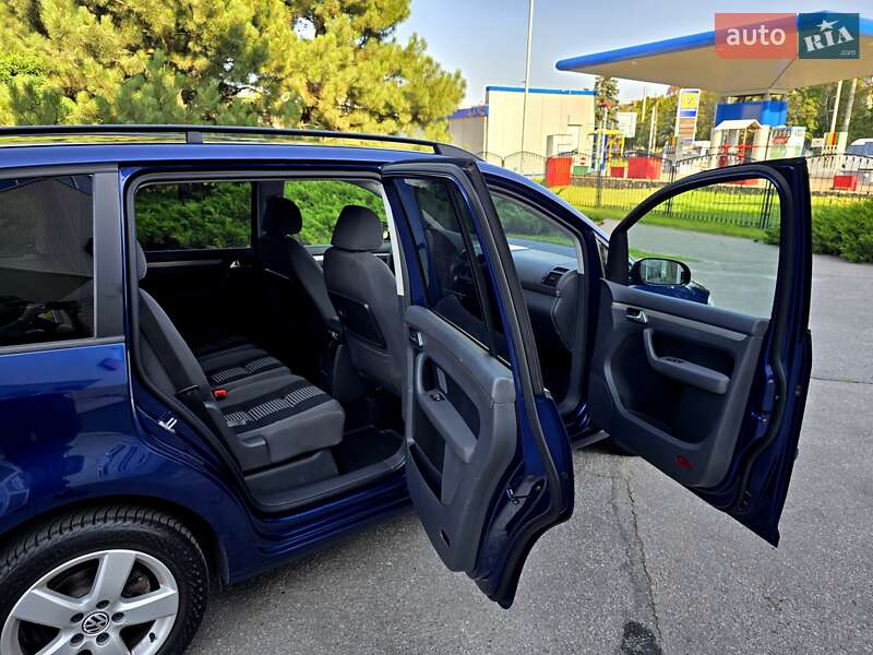 Мінівен Volkswagen Touran 2009 в Полтаві