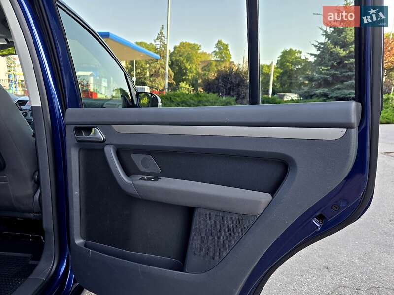 Мінівен Volkswagen Touran 2009 в Полтаві