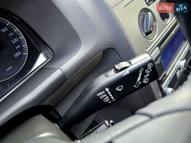 Мінівен Volkswagen Touran 2009 в Полтаві