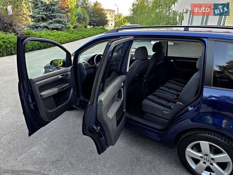 Мінівен Volkswagen Touran 2009 в Полтаві