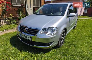 Мінівен Volkswagen Touran 2006 в Чернівцях