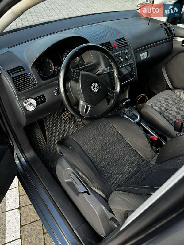 Мінівен Volkswagen Touran 2004 в Щирце
