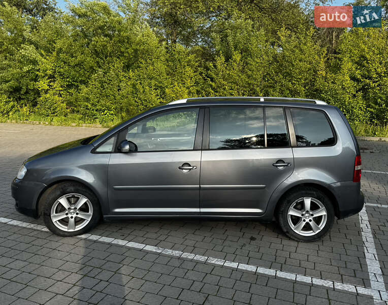 Мінівен Volkswagen Touran 2004 в Щирце