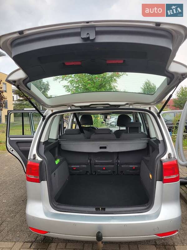 Минивэн Volkswagen Touran 2012 в Вижнице