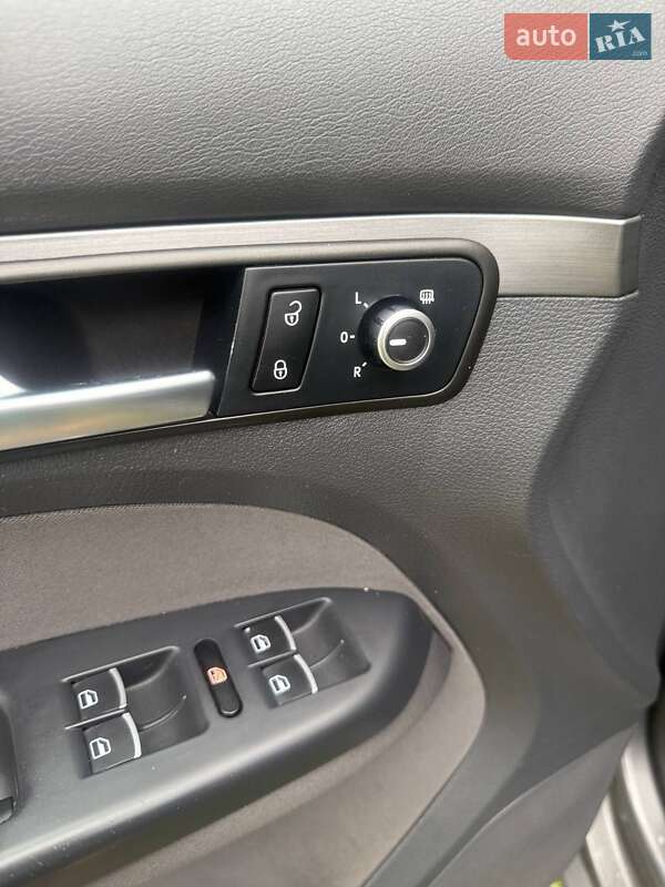 Минивэн Volkswagen Touran 2011 в Надворной