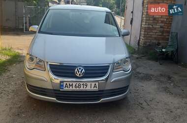 Мінівен Volkswagen Touran 2009 в Житомирі