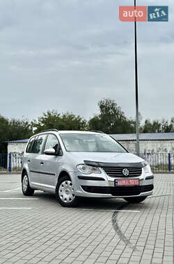 Минивэн Volkswagen Touran 2010 в Нововолынске