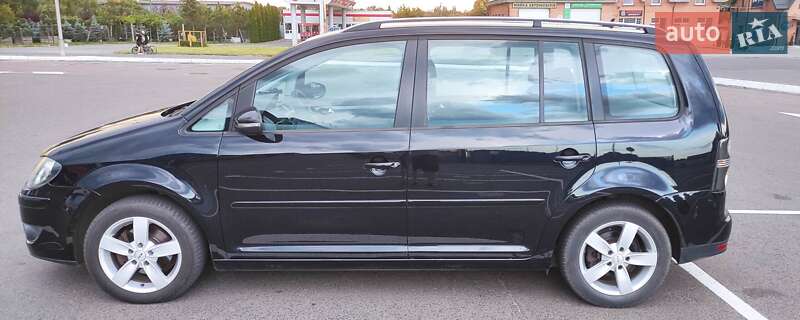 Минивэн Volkswagen Touran 2010 в Луцке