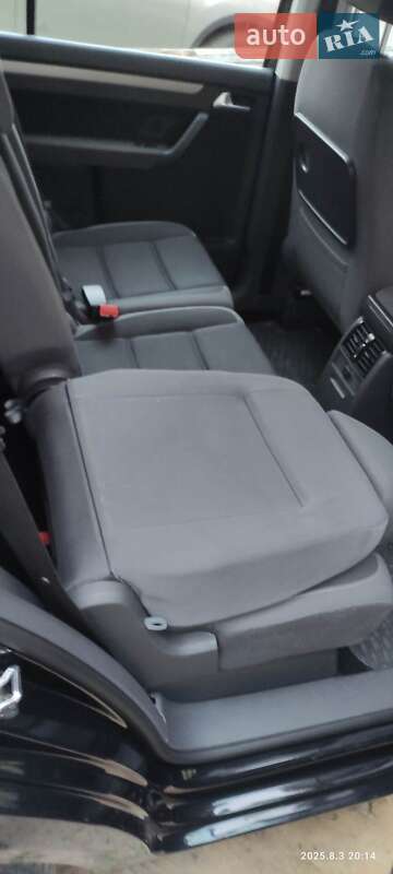 Минивэн Volkswagen Touran 2010 в Луцке