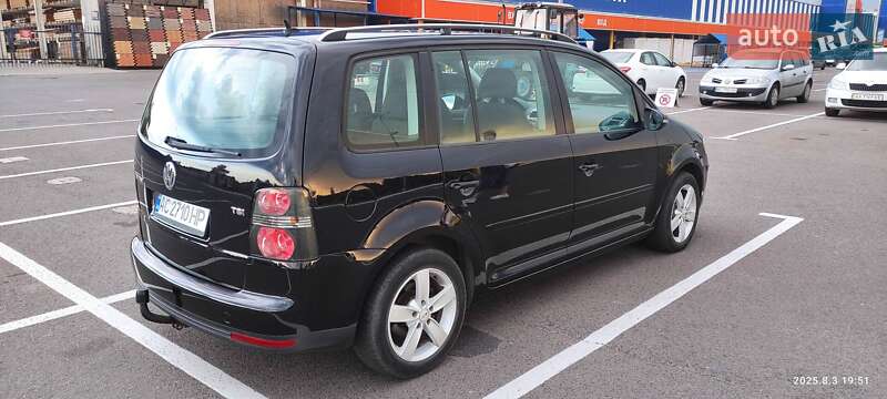 Минивэн Volkswagen Touran 2010 в Луцке