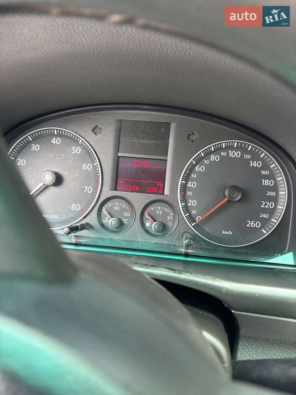 Минивэн Volkswagen Touran 2003 в Валках фото 6 Минивэн Volkswagen Touran 2003 в Валках