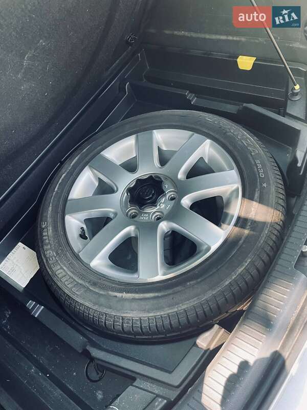 Минивэн Volkswagen Touran 2004 в Бершади