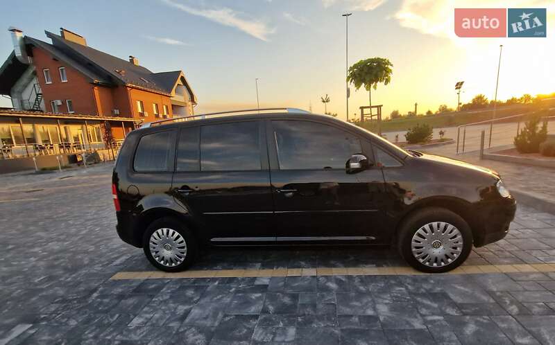 Минивэн Volkswagen Touran 2006 в Звягеле