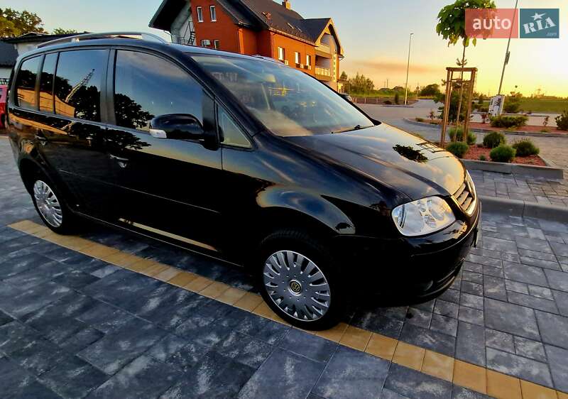 Минивэн Volkswagen Touran 2006 в Звягеле