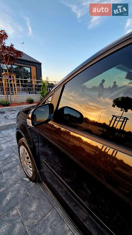 Минивэн Volkswagen Touran 2006 в Звягеле