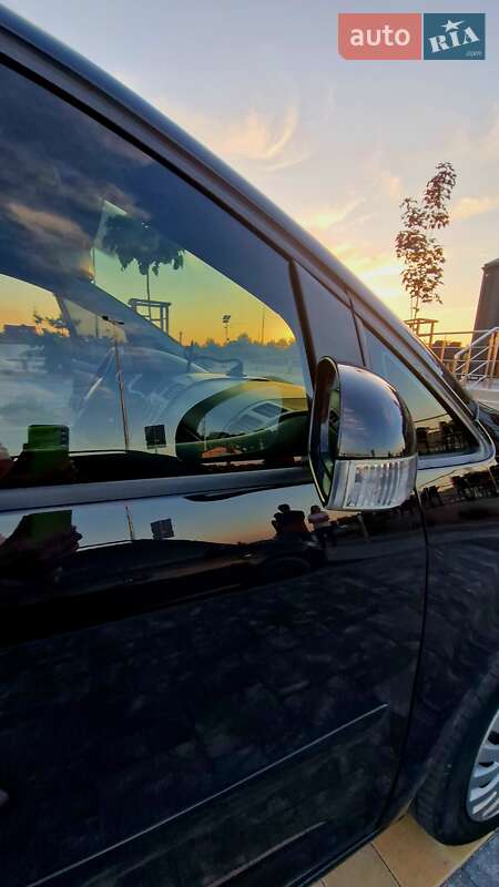 Минивэн Volkswagen Touran 2006 в Звягеле